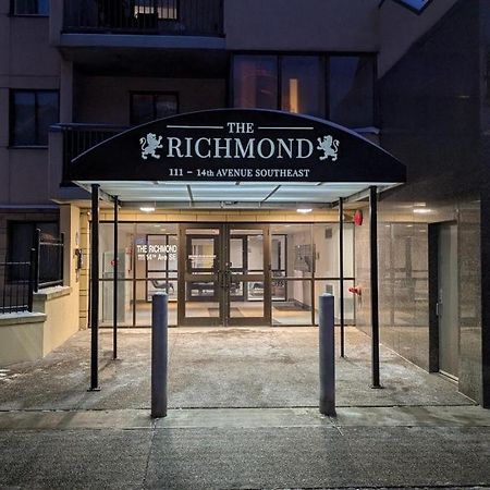 Entire Condo Downtown, Walk To Bmo & Stampede, Parking, 1,5 Hrs To Banff Calgary Exterior photo