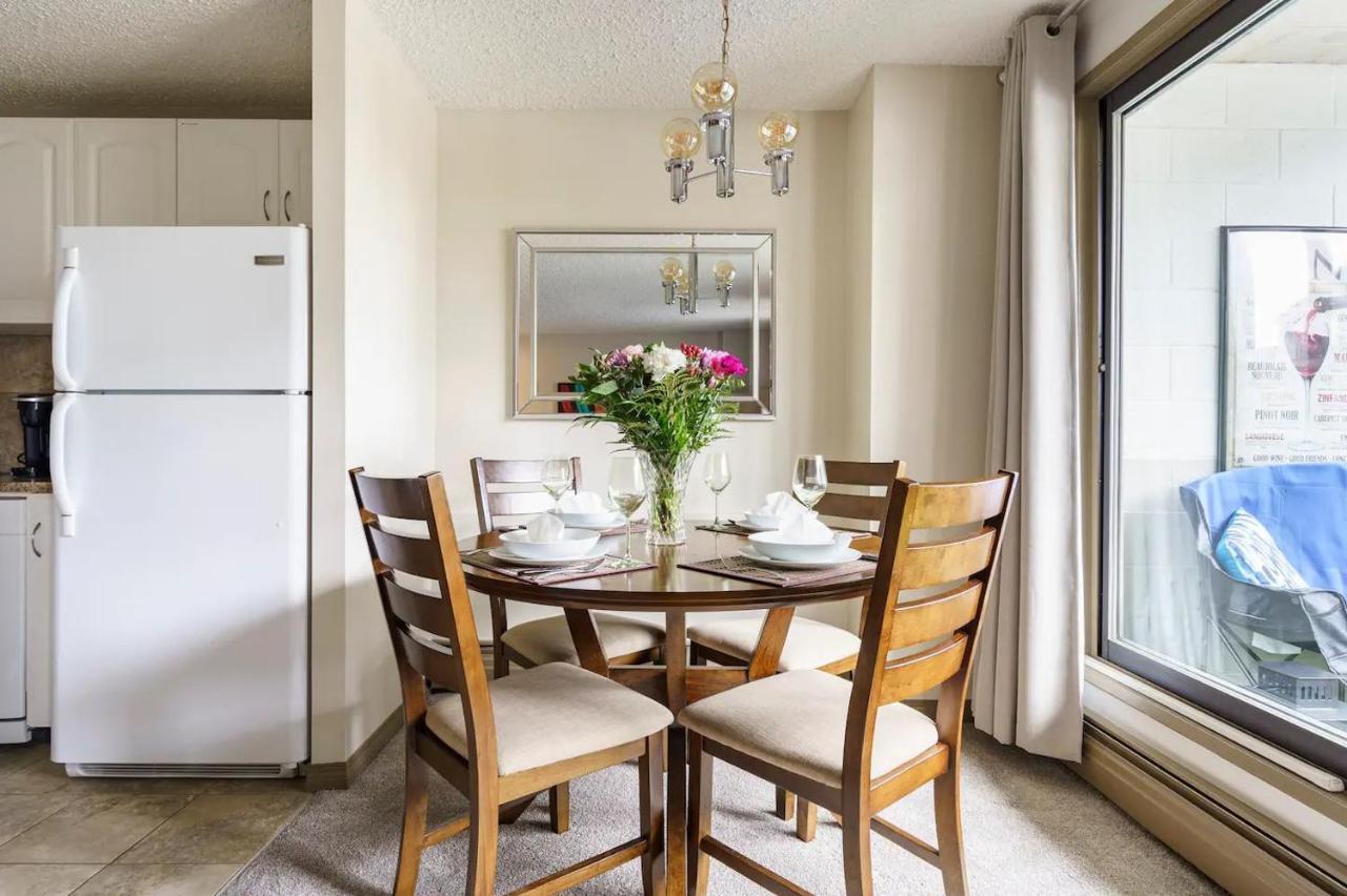 Entire Condo Downtown, Walk To Bmo & Stampede, Parking, 1,5 Hrs To Banff Calgary Exterior photo