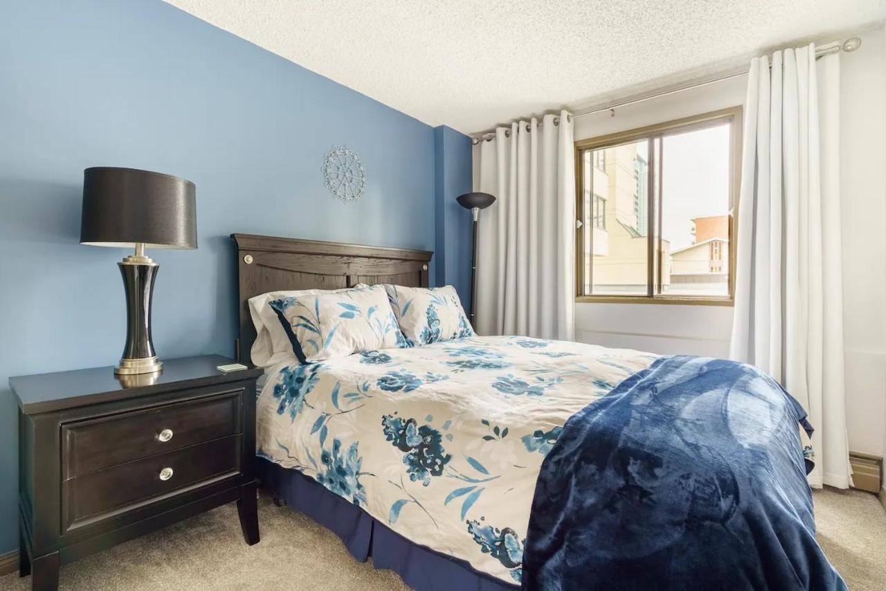 Entire Condo Downtown, Walk To Bmo & Stampede, Parking, 1,5 Hrs To Banff Calgary Exterior photo