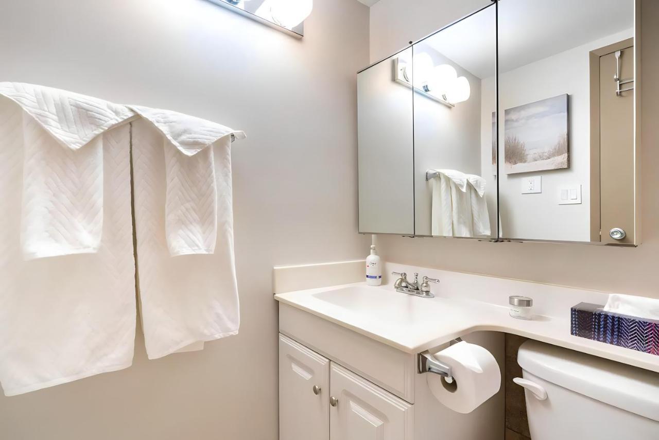 Entire Condo Downtown, Walk To Bmo & Stampede, Parking, 1,5 Hrs To Banff Calgary Exterior photo