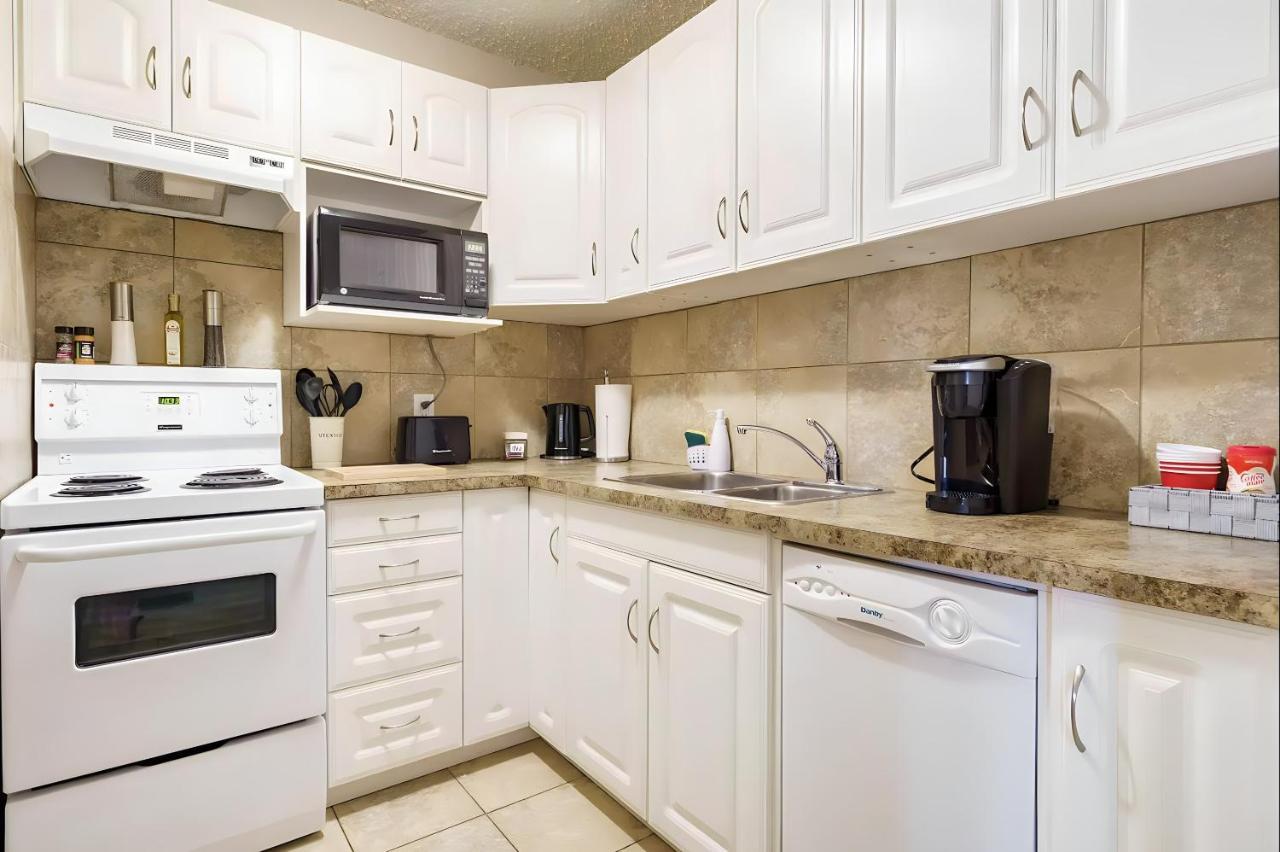 Entire Condo Downtown, Walk To Bmo & Stampede, Parking, 1,5 Hrs To Banff Calgary Exterior photo